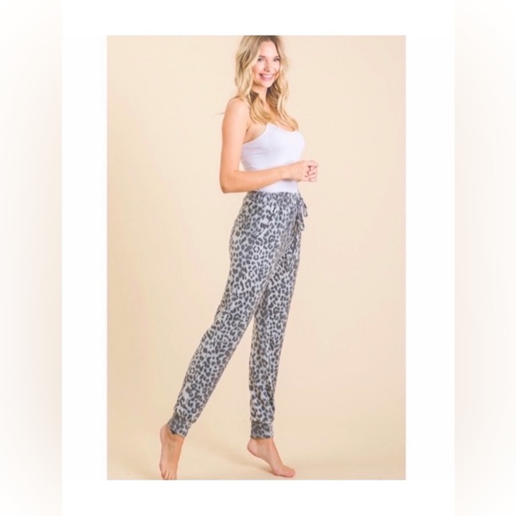 ✌🏼 #2017 Cozy Cutee Brushed Animal Print Super Soft Joggers - Picture 4 of 14
